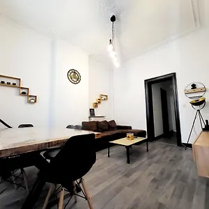  Privatunterkunft Chambre Privee Au 3e Etage Sans Ascenceur En Plein Centre De