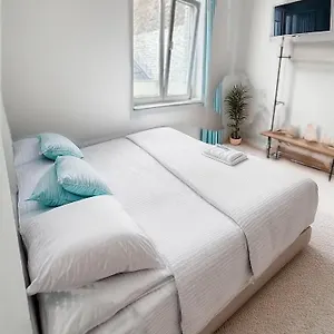 Appartement Rive Gauche 39 J Centre - Gare - Aeroport, Charleroi